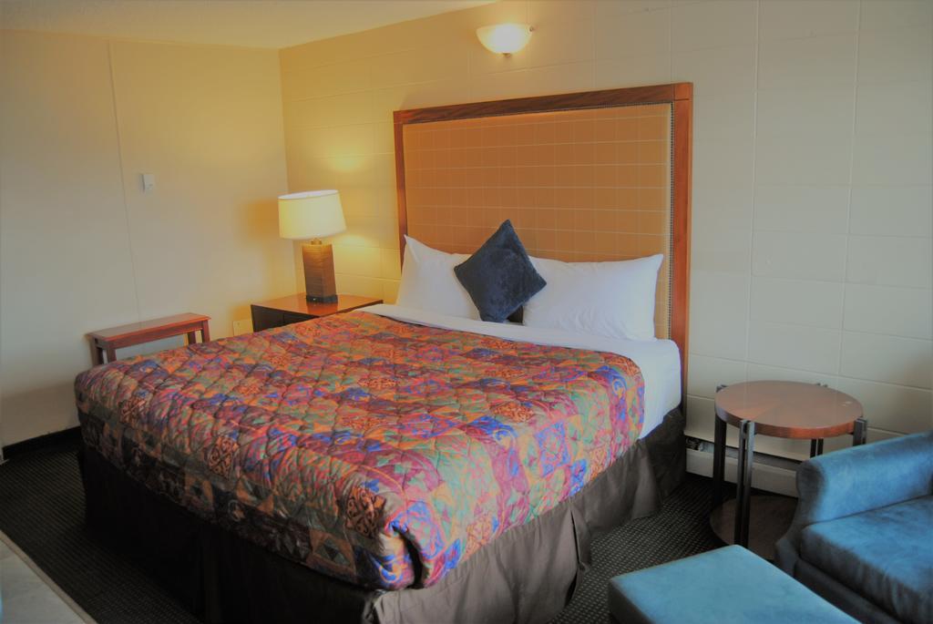 אדמונטון Derrick Motel מראה חיצוני תמונה