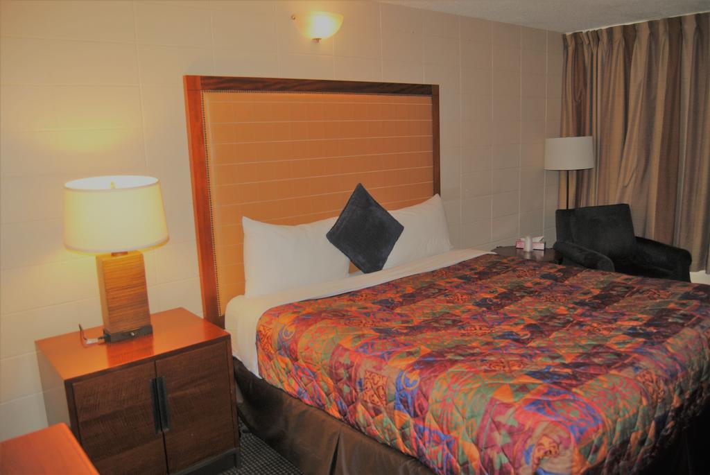 אדמונטון Derrick Motel מראה חיצוני תמונה