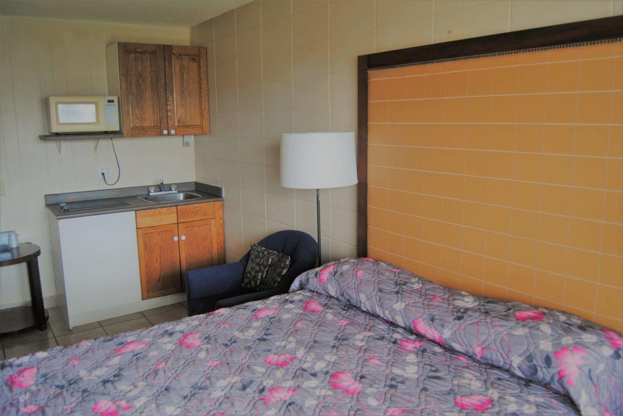 אדמונטון Derrick Motel מראה חיצוני תמונה